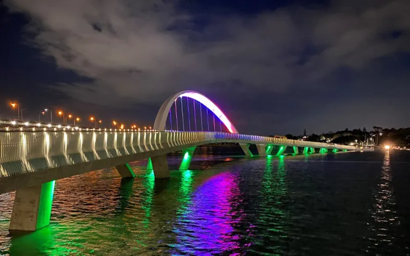 Ngā Hau Māngere Bridge.