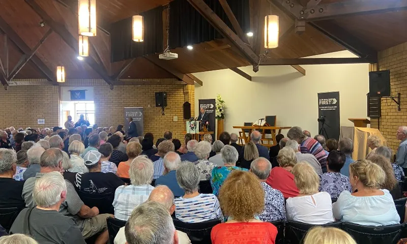 Winston Peters addresses a crowd in East Auckland