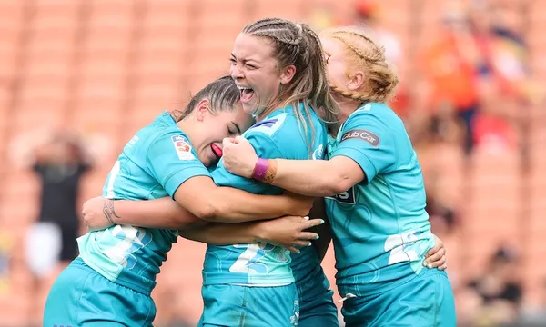 matatū players celebrate winning the Super Rugby Aupiki final