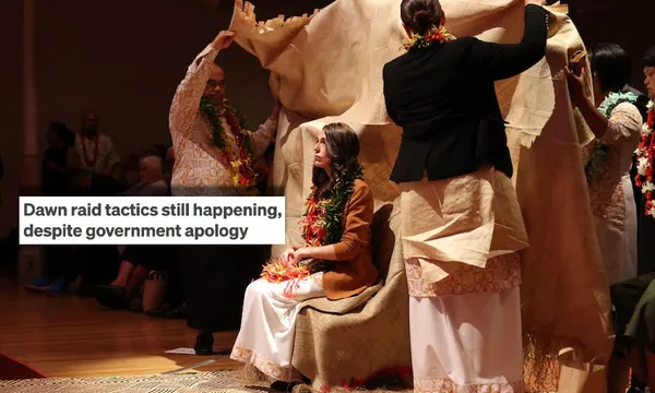 jacinda ardern sitting in a woven mat chair with two ministers holding a fine mat, about to cover her with it. An RNZ headline about dawn raid tactics in 2023 is overlayed on the image