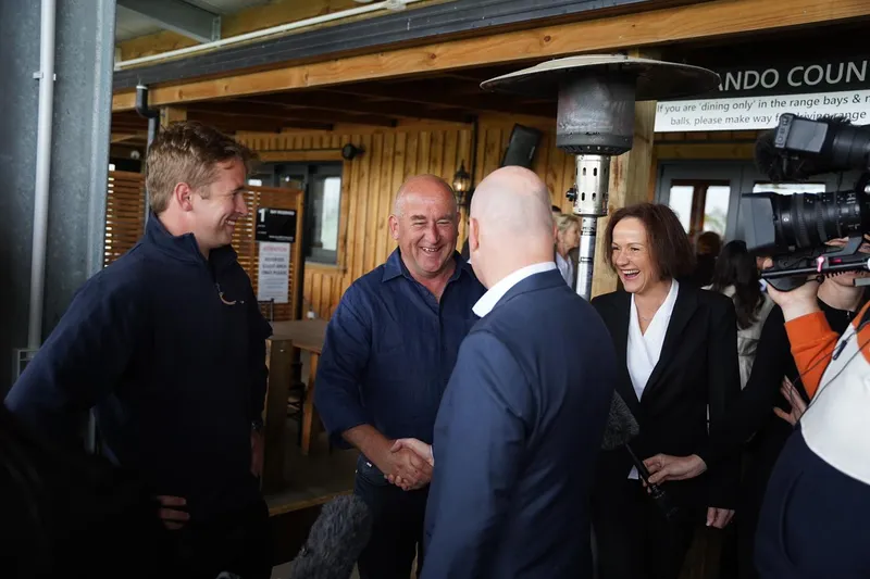 Christopher Luxon (Centre) greets a supporter alongside Suze Redmayne