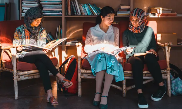 University students in library.