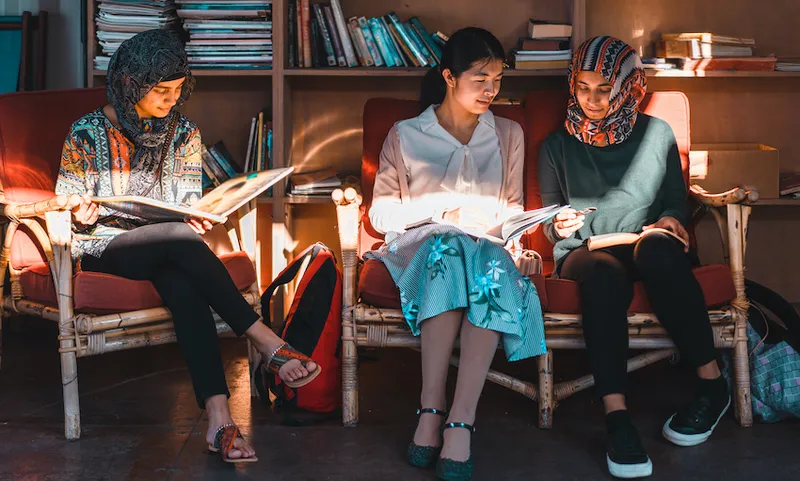 University students in library.