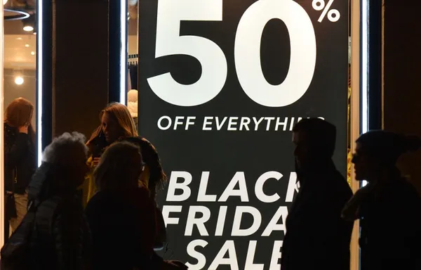 sign saying 40% of black firday
