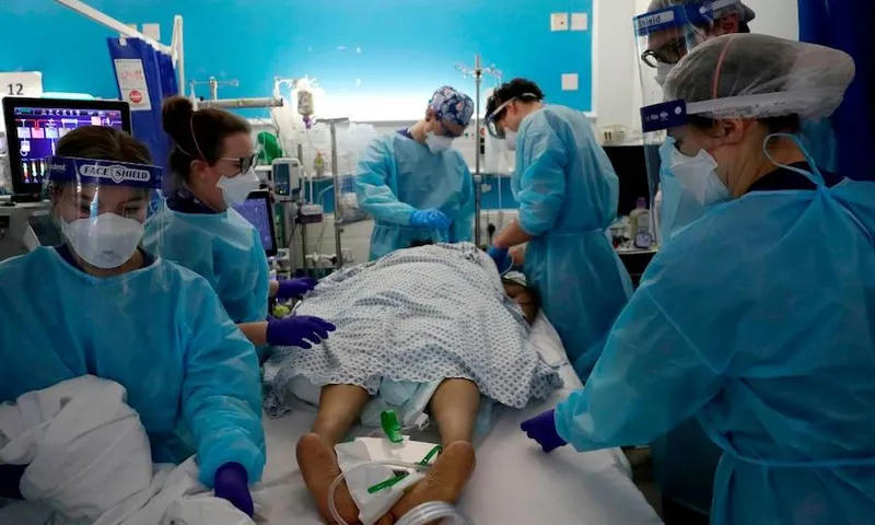 TOPSHOT-BRITAIN-HEALTH-VIRUS-HOSPITAL