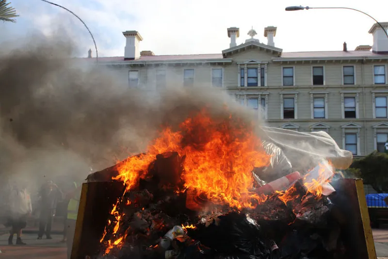 Violence Erupts At Wellington Anti-Mandate Protest