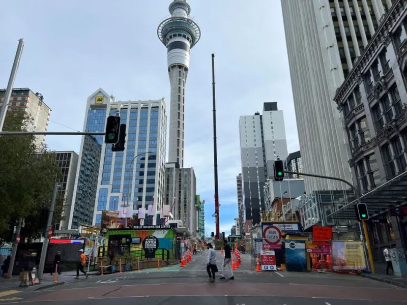 Queen St