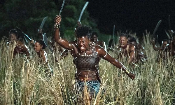 WOMANKING.jpg