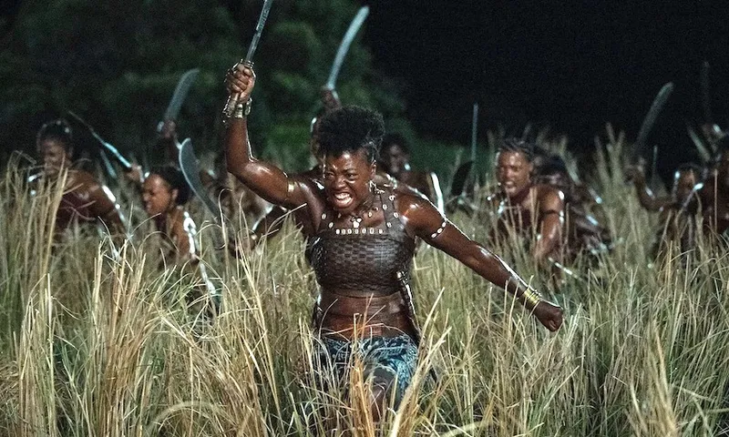 WOMANKING.jpg