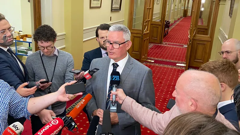 Kelvin Davis fronts media (Photo : Justin Giovannetti)