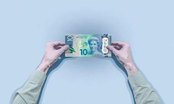 Stretching a banknote