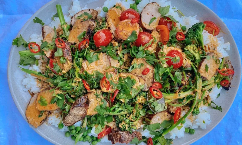 Juicy pork and red curry sauce