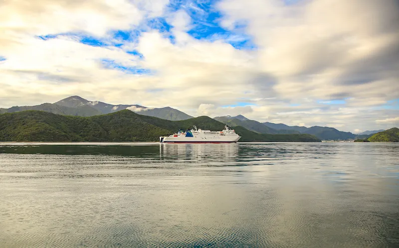 Interislander–Aratere-heading-south-along-The-Snout–RP118_-41.257654,174.021554