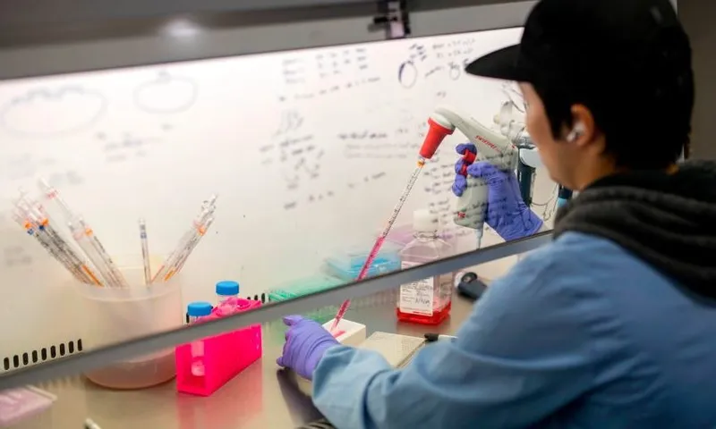 BRITAIN-CHINA-HEALTH-VIRUS-RESEARCH