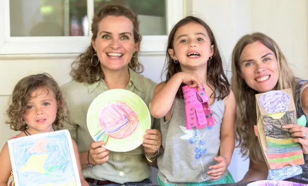 Showing the drawings