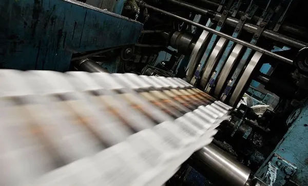 Dwindling Newspaper Sales Echo Through Economy