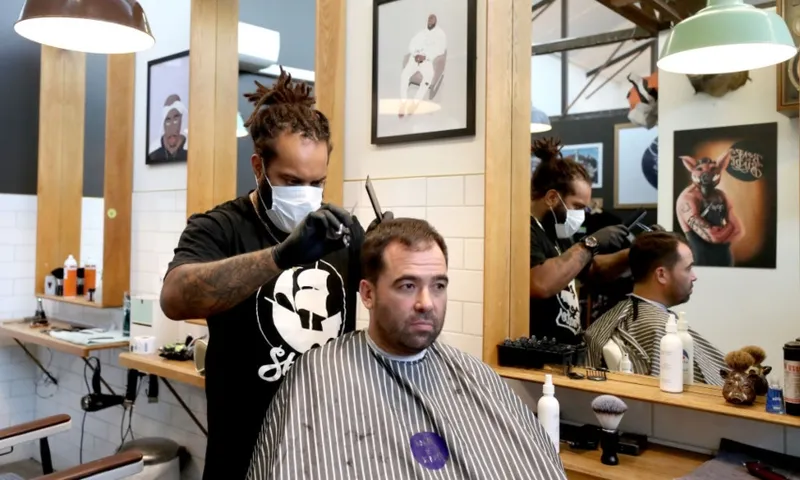 barber auckland level two face mask getty