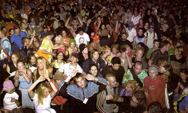 wysiwyg_full_gathering2001-press-photo-crowd