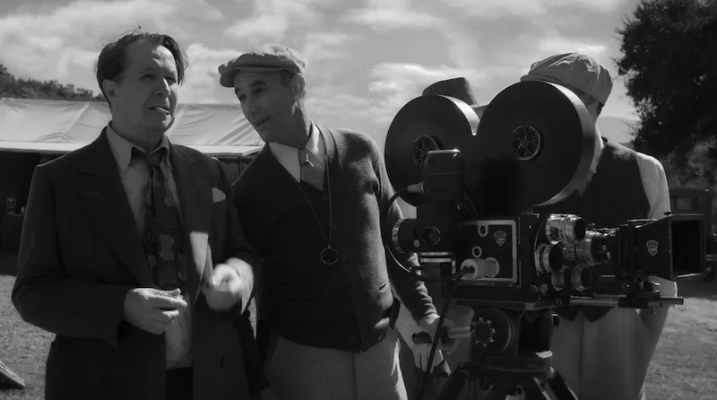 MANK (2020)
Gary Oldman as Herman Mankiewicz and Jamie McShane as Shelly Metcalf.  
Cr: NETFLIX