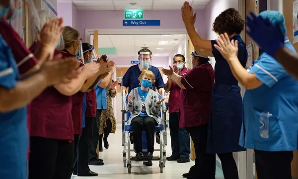 TOPSHOT-BRITAIN-HEALTH-VIRUS-VACCINE