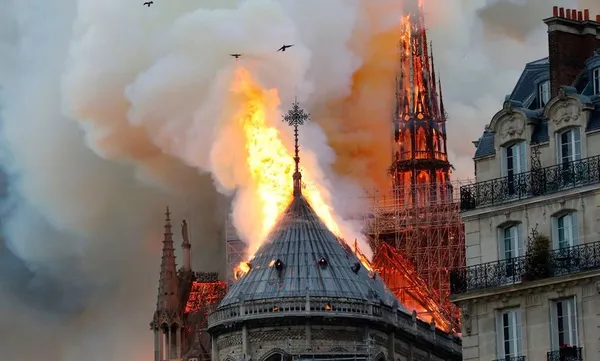 TOPSHOT-FRANCE-FIRE-NOTRE DAME