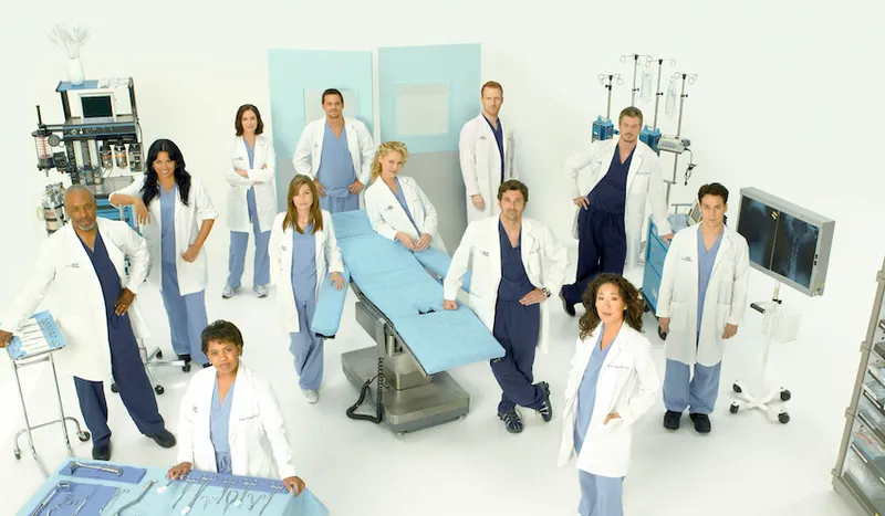 OUTER CIRCLE: JAMES PICKENS, JR., SARA RAMIREZ, CHYLER LEIGH, JUSTIN CHAMBERS, KEVIN MCKIDD, ERIC DANE, T.R. KNIGHT; INNER CIRCLE: CHANDRA WILSON, ELLEN POMPEO, KATHERINE HEIGL, PATRICK DEMPSEY, SANDRA OH