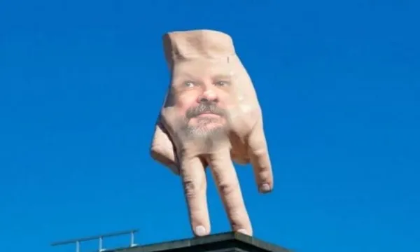 peter-jackson-hand