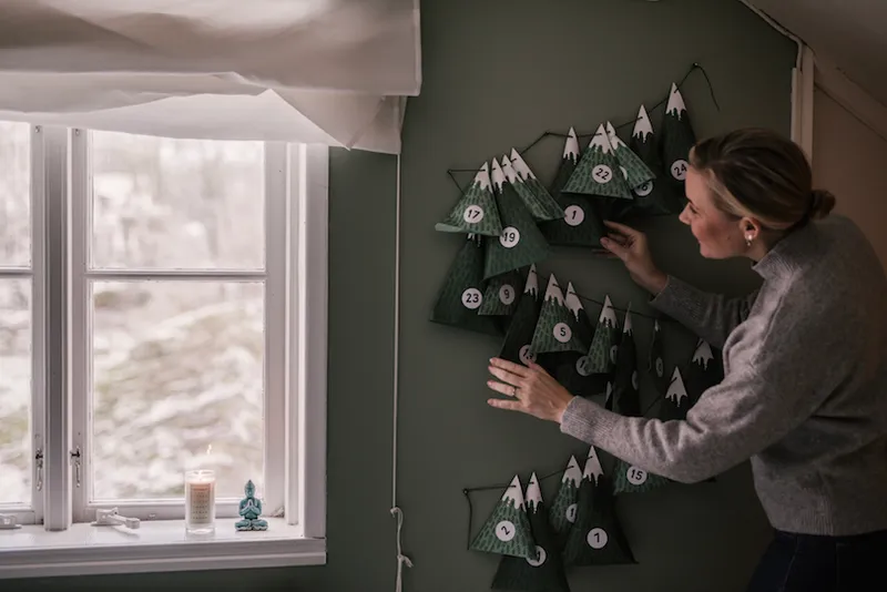 Woman with christmas calendar with gifts