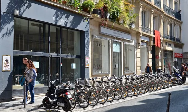 Paris_bike_share,_May_2014