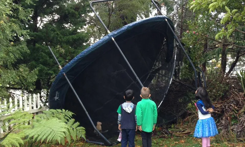 trampoline main