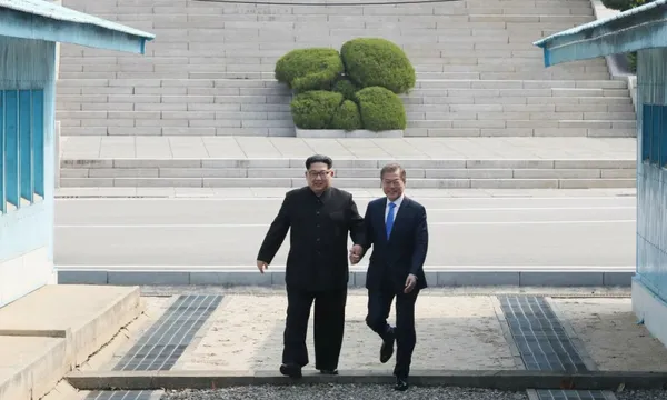 Korean leaders Kim Jong-Un and Moon Jae-in at the DMZ Getty
