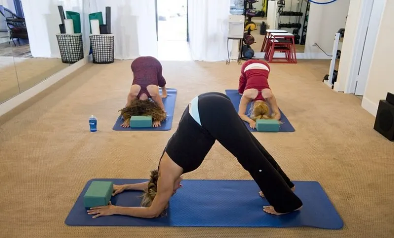 yoga-263673_960_720