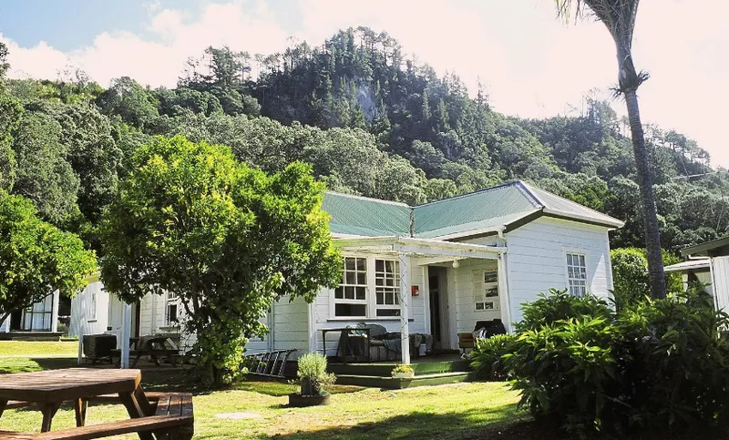 Opoutere youth hostel backpackers supplied