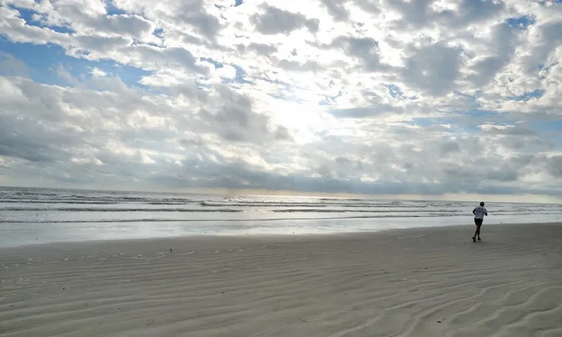 jogging-on-the-beach