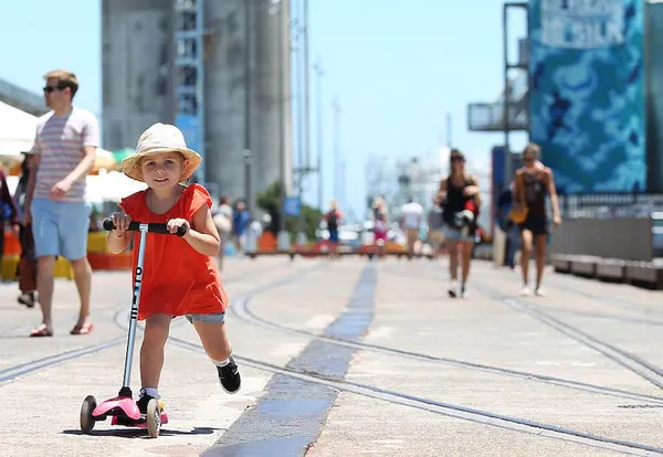 Aucklanders Enjoy Summer Weather Following Humid Heat Wave