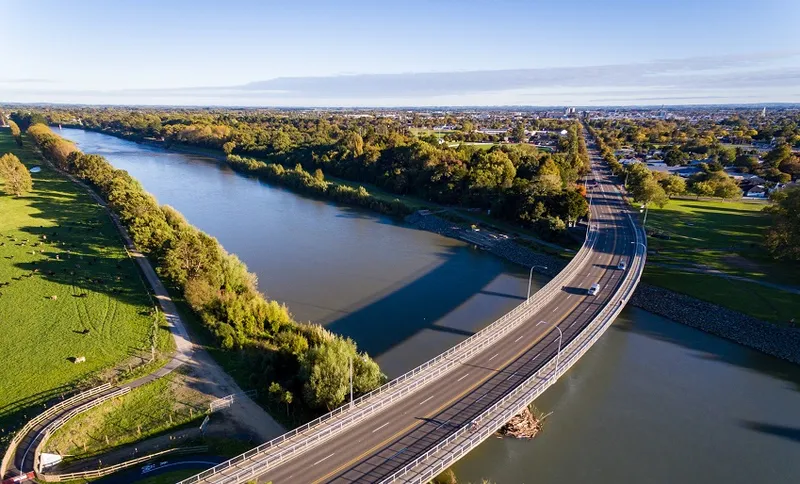 Fitzherbert Bridge over Manawatu River credit www.ManawatuNZ.co.nz