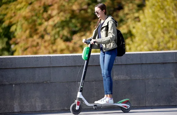 Electric Scooters In Paris : Illustration