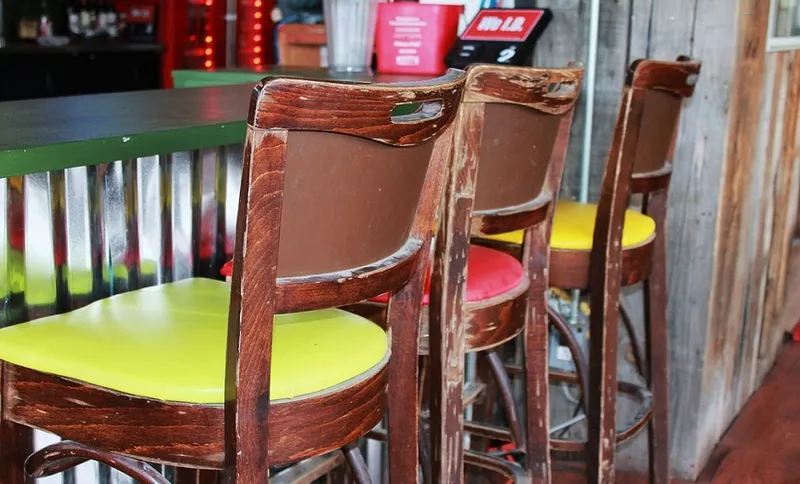 bar