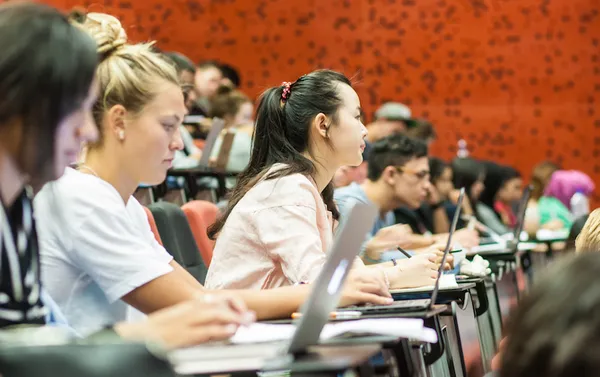 AUT students