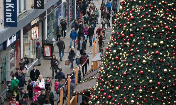 High Street Retailers Battle For Share Of Xmas Spend