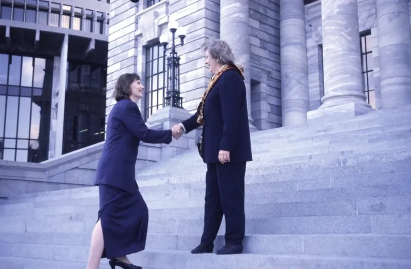 Administrator of the UN meets the administrator of the front desk