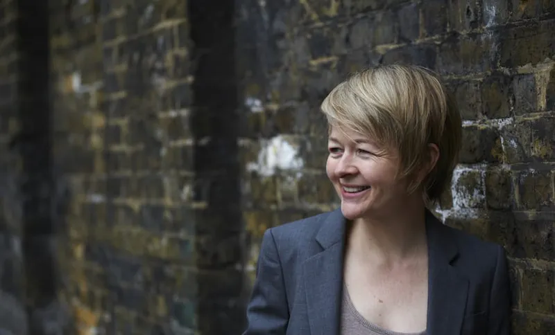 Sarah Waters, photographed by Charlie Hopkinson, © 2014.Licenced use only.