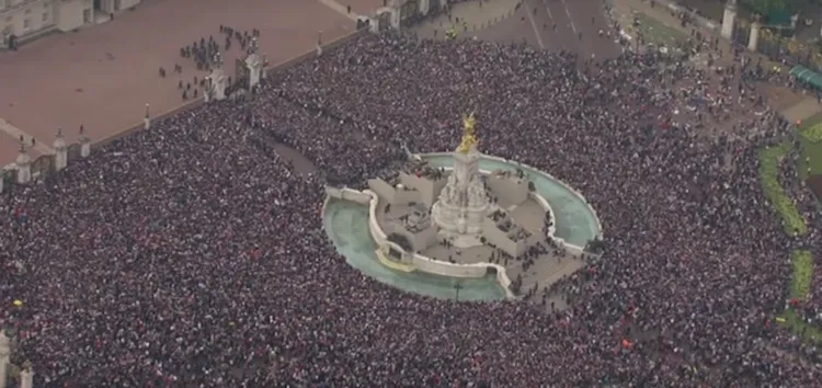 crowd
