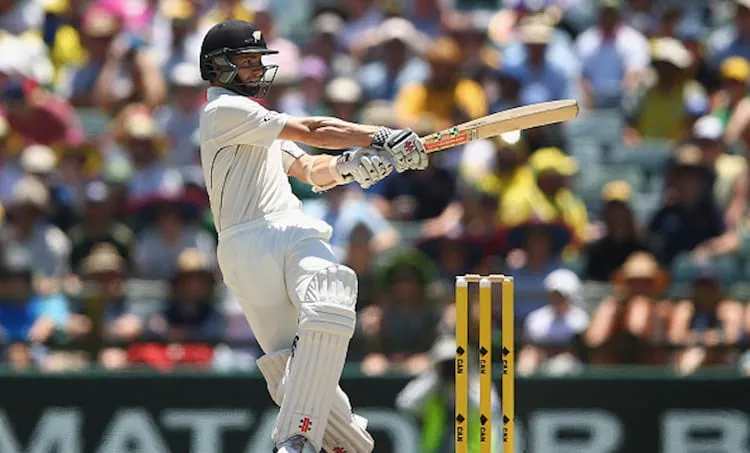 PERTH, AUSTRALIA - NOVEMBER 15:  Kane Williamson of New Zealand bats during day three of the second Test match between Australia and New Zealand at the WACA on November 15, 2015 in Perth, Australia.  (Photo by Robert Cianflone/Getty Images)