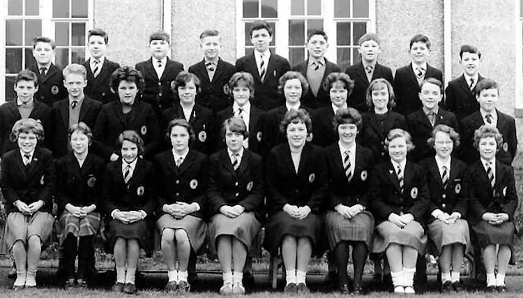 Old class photo of nice people (probably)