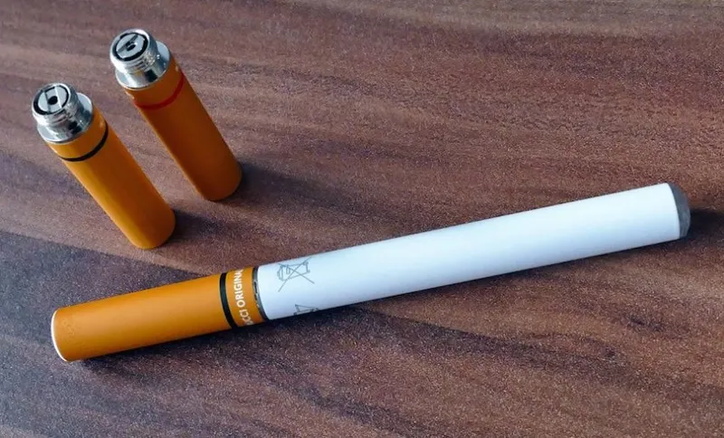 E-CIGARETTES; IF YOU SELL THESE IN NEW ZEALAND YOU'RE BREAKING THE LAW