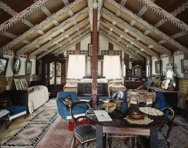 Interior of Guide Rangi’s House ‘Hinemihi’, Whakarewarewa, by Mark Adams, courtesy of Rotorua Museum. Reproduced courtesy of Mark Adams, Tene Kereopa, Jim Schuster and Joe Te Poroa Malcolm.