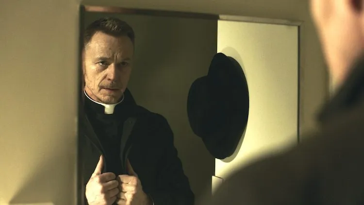 THE EXORCIST: Ben Daniels in THE EXORCIST premiering Friday, Sept. 23 (9:00-10:00 PM ET/PT) on FOX. ©2016 Fox Broadcasting Co. Cr: FOX