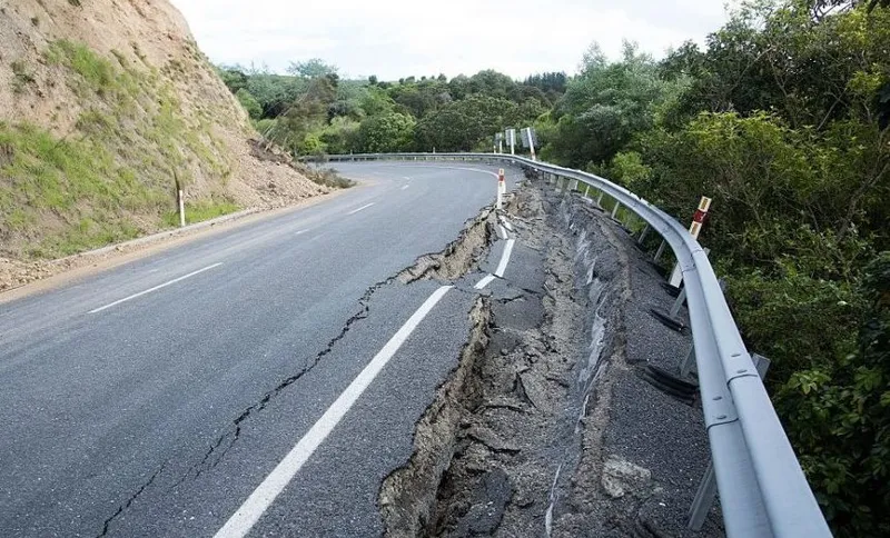 Earthquake damage to State Highway 1 is seen south of Kaikoura on November 16, 2016. Rescue efforts after a devastating earthquake in New Zealand intensified on November 16 as a fleet of international warships began arriving in the disaster zone. / AFP / Marty MELVILLE (Photo credit should read MARTY MELVILLE/AFP/Getty Images)