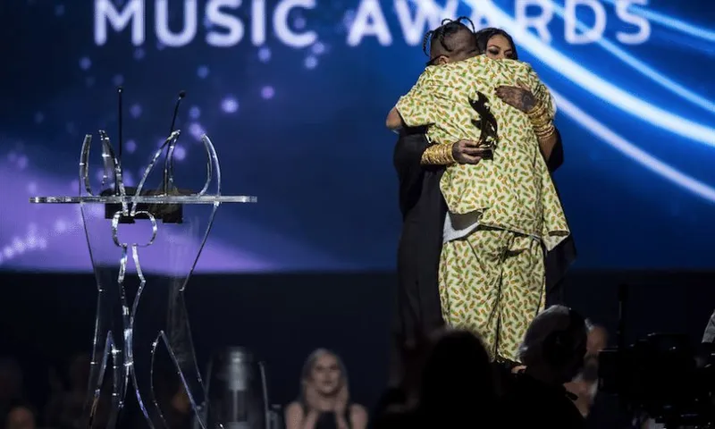 Aaradhna passing on her best urban/hip hop album award to SWIDT. / SUPPLIED